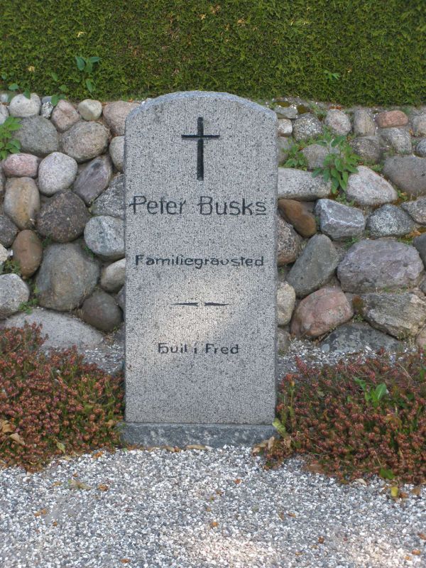 Peter Busk's familiegravsted.JPG